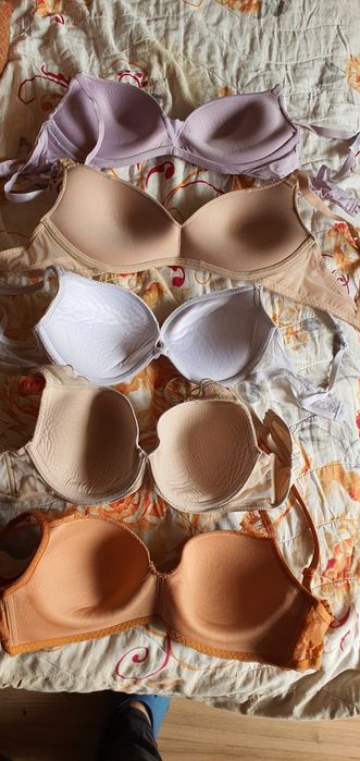 Сутиени Triumph, спортни и др.