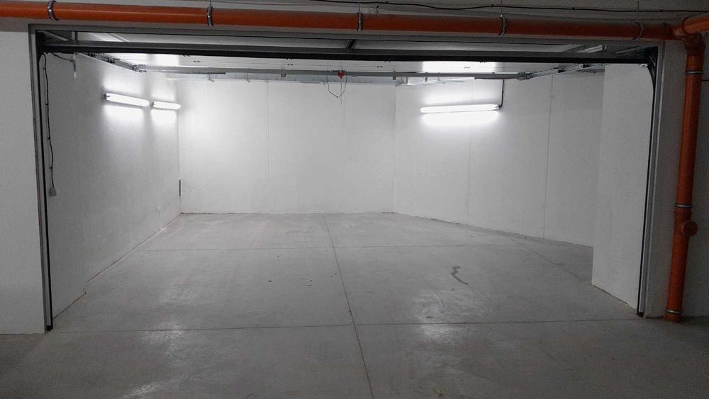 Дава се под наем Гараж / Паркомясто в София, Младост 4 - 34 кв.м за 102 € - Снимка #1