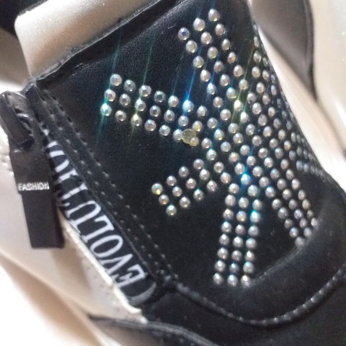 Vând pantofi sport damă