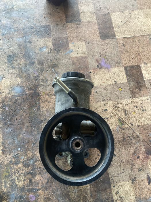 Хидравлична помпа за тойота корола версо 2.2 D4D