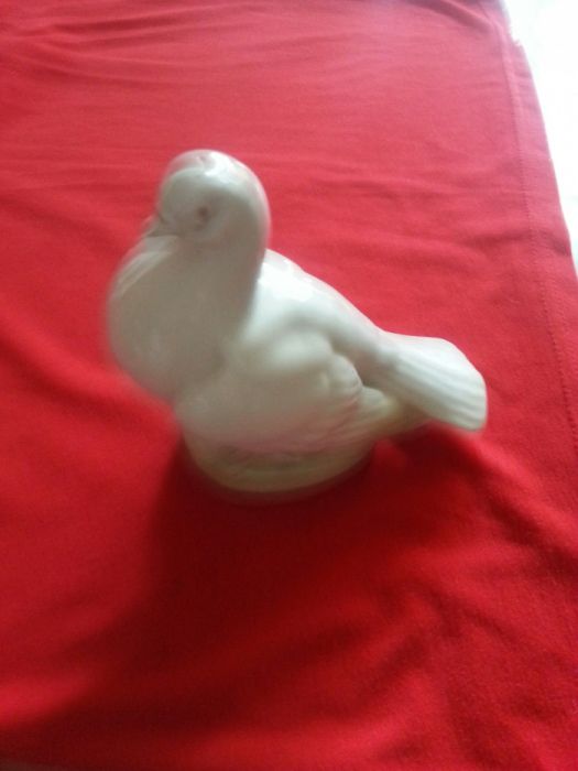 Рыбка и Голубь фарфоровое.