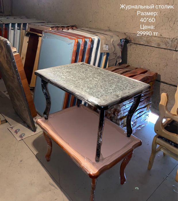 Столы в продаже.