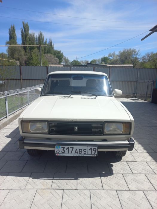 Машина ваз лада 2105