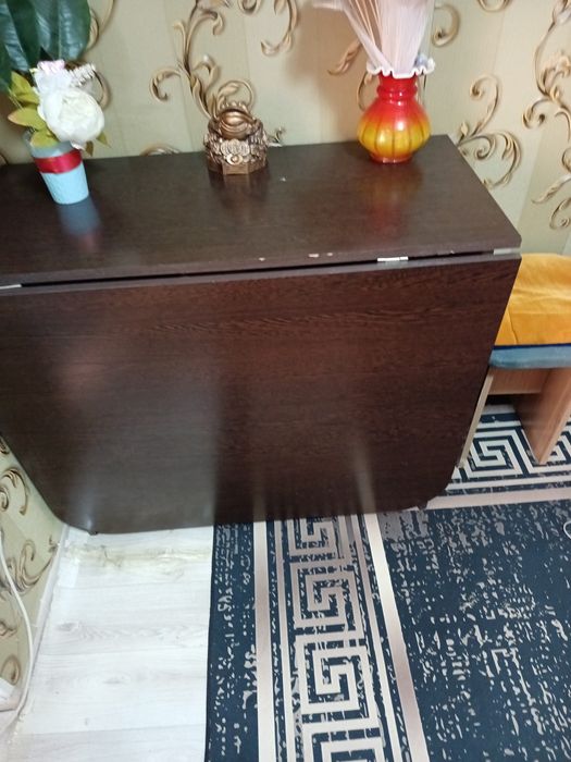 Продам стол книжка