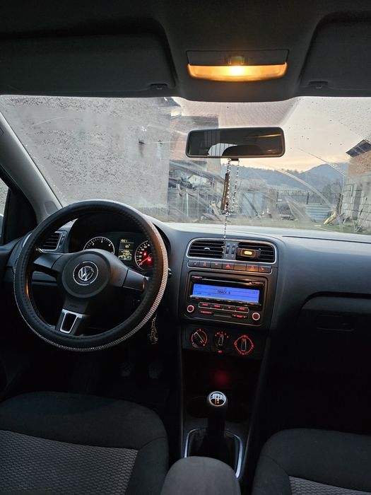 VOLKSWAGEN Polo 2011 — imagine 3