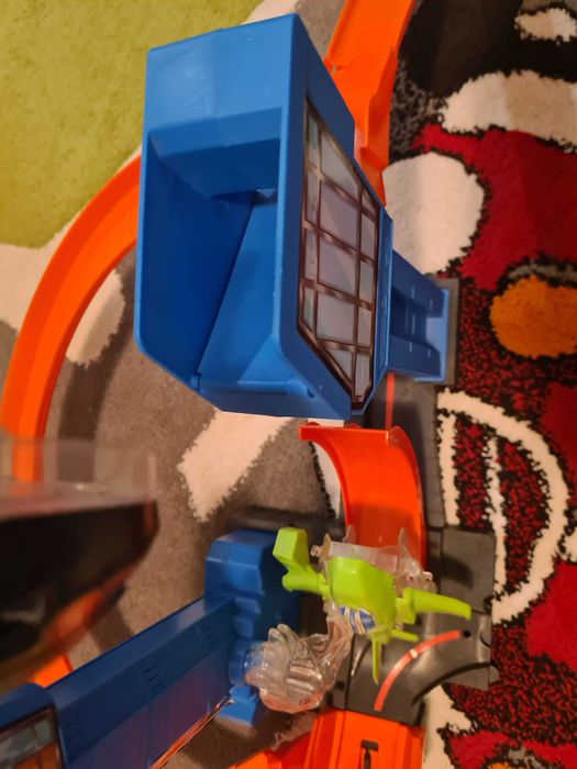 Писта Хот уилс самолети