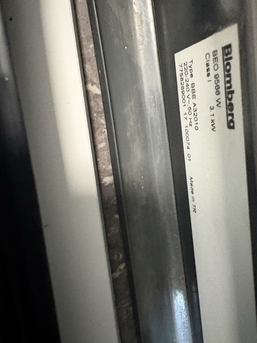 Бяла фурна за вграждане Blomberg, BEO 9568 W 70L
