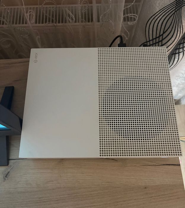 Consola XBOX One S 1TB+ Jocuri