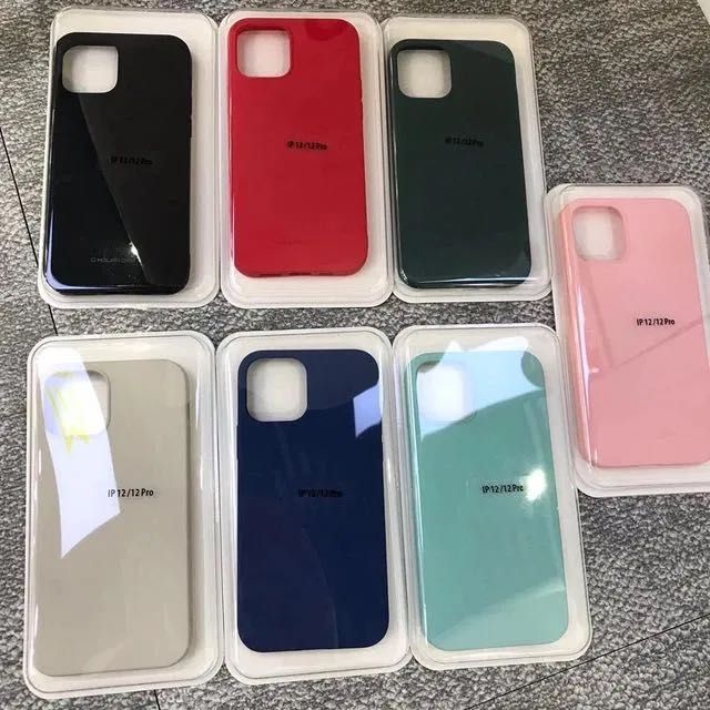 Силиконов кейс с гумирано покритие Molan Cano за iPhone 12/12 Pro