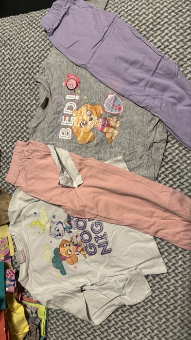 Много лятни дрешки размер 3г, повечето са нови от англия