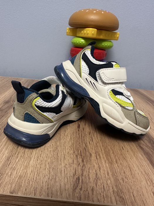 Продам Кроссовки ZARA