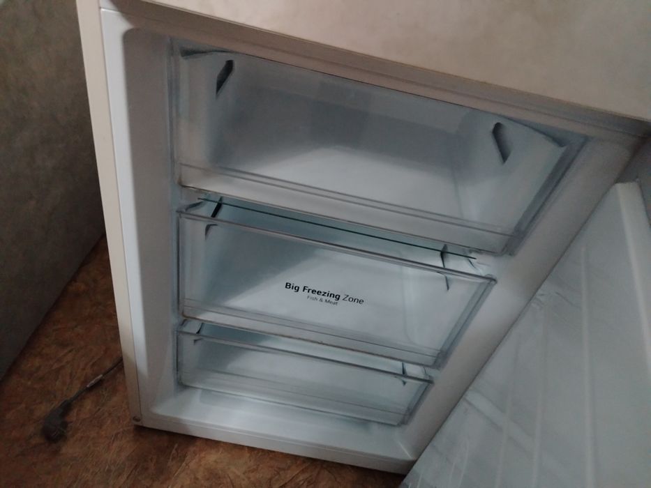 Холодильник новый хороший