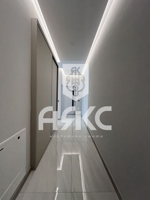 Двустаен обзаведен апартамент в кв. Кръстова вада