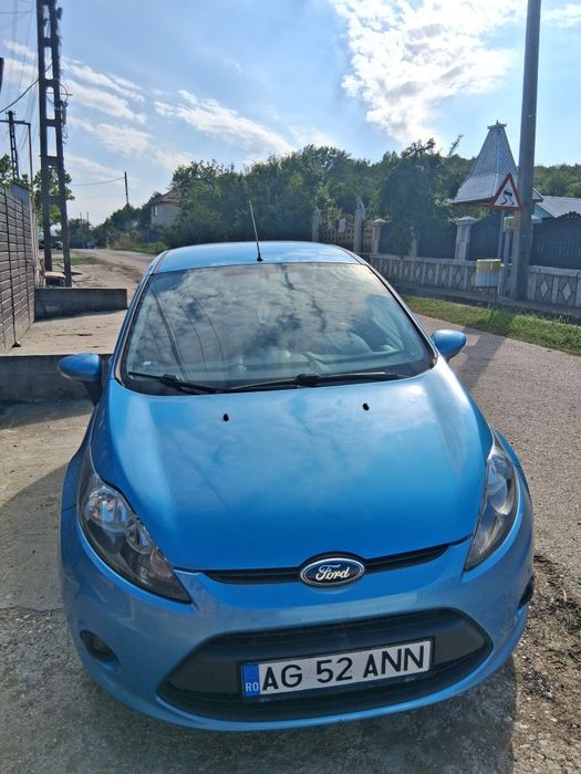 Vând Ford Fiesta