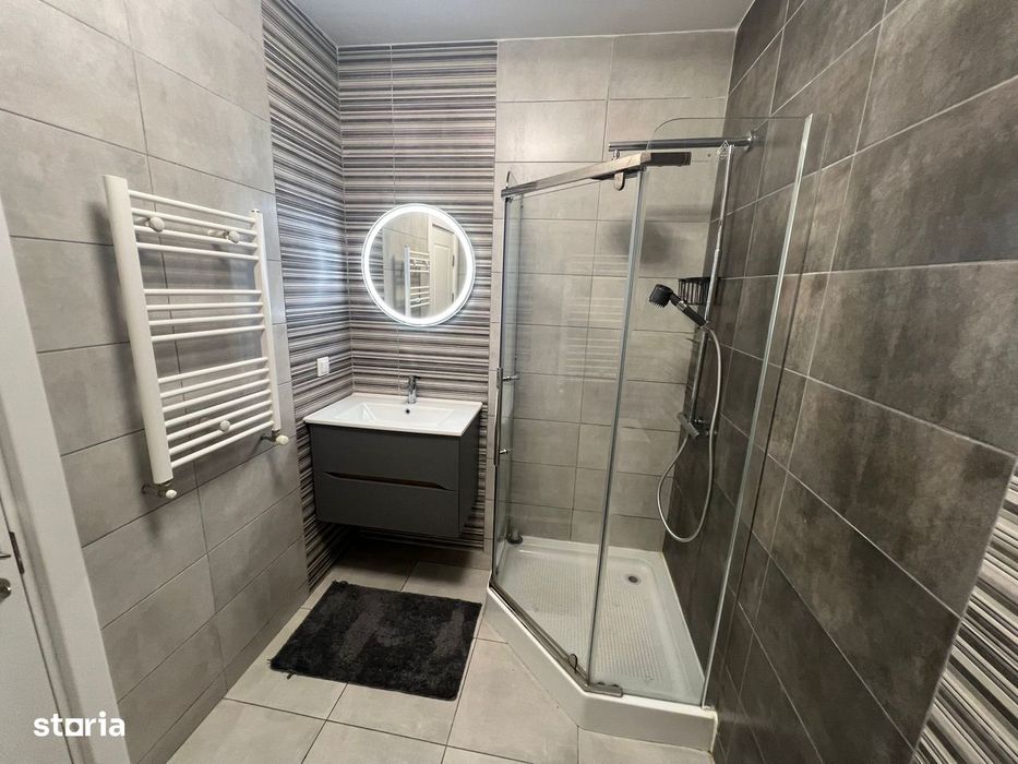 Direct proprietar-Vând apartament 3 camere, complet mobilat și dotat.