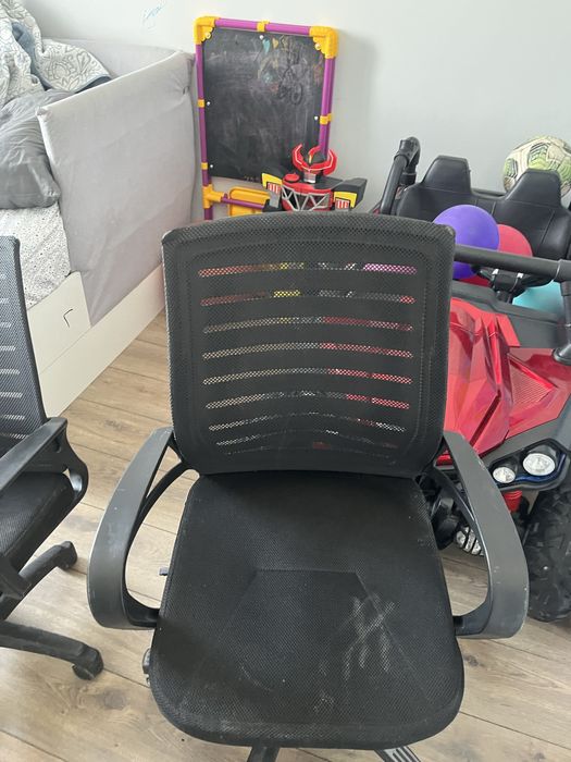 Продаю два офисных стула