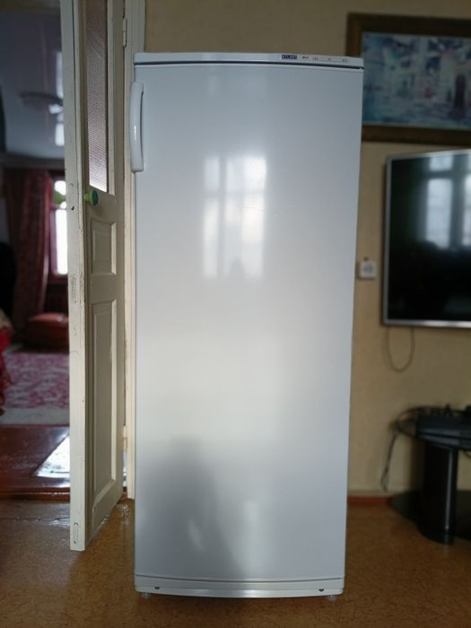 Продаётся морозильник шкаф Атлант