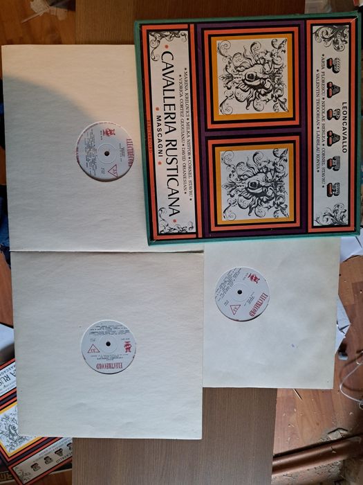 Muzica de colectie, box-uri discuri vinil. 20 lei