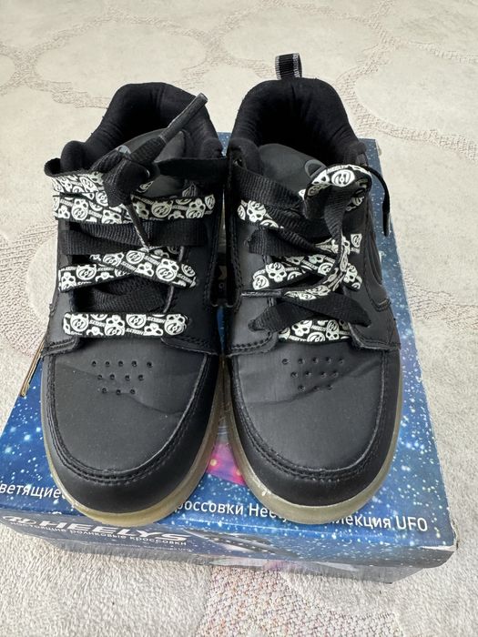 Роликовые кроссовки Heelys