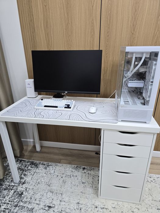 Письменный стол с тумбой