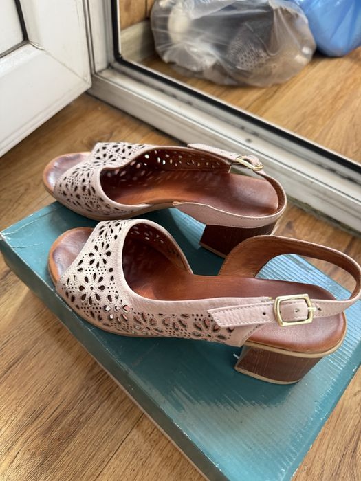 Продам босоножки