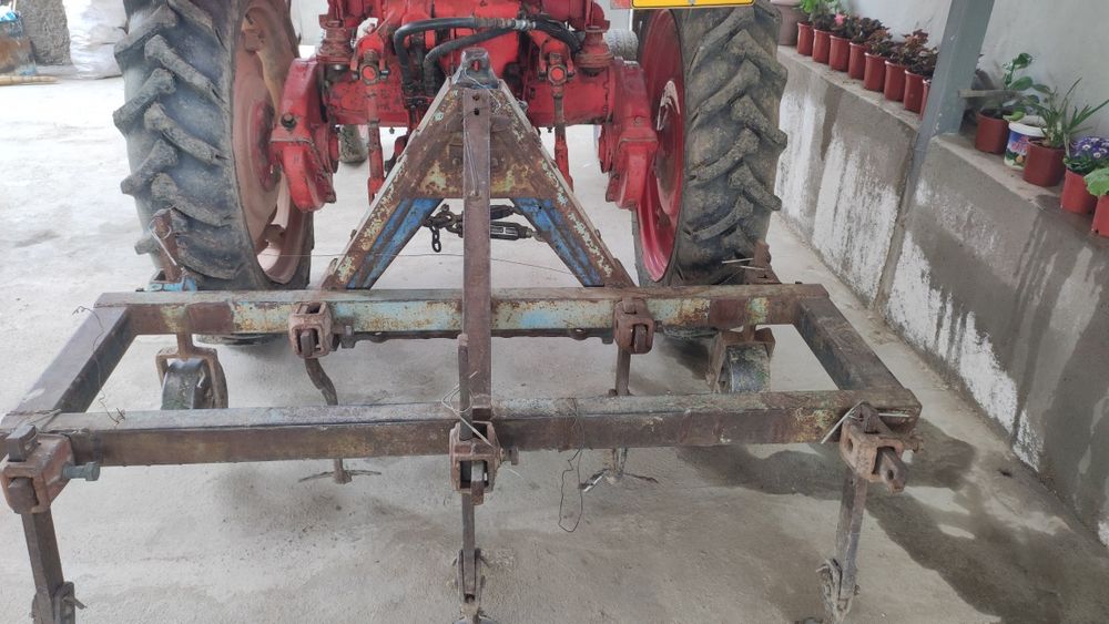 Т25  traktor              .