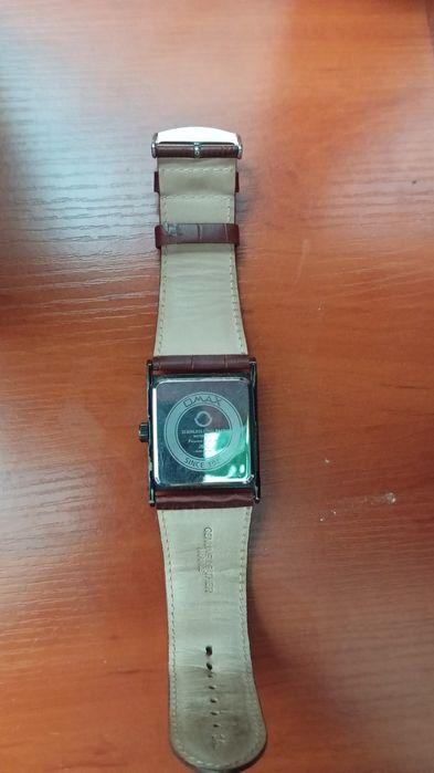 Мужские часы. Состояние нормальное.