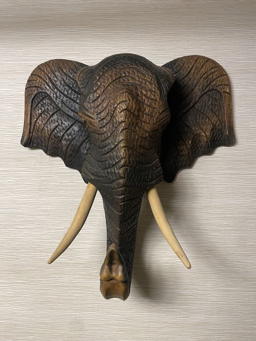 Резное панно “Голова слона”