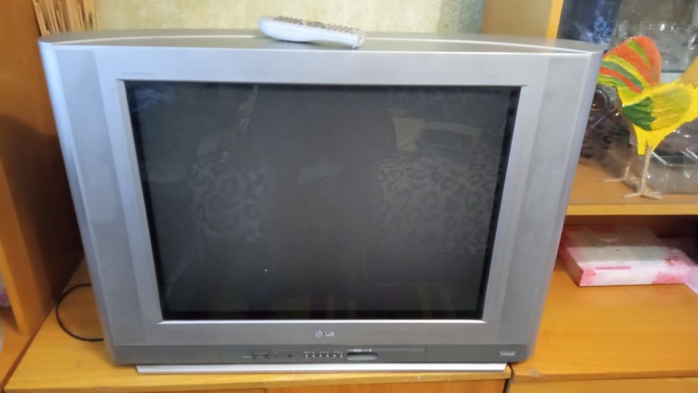 Телевизор LG 72 диагональ