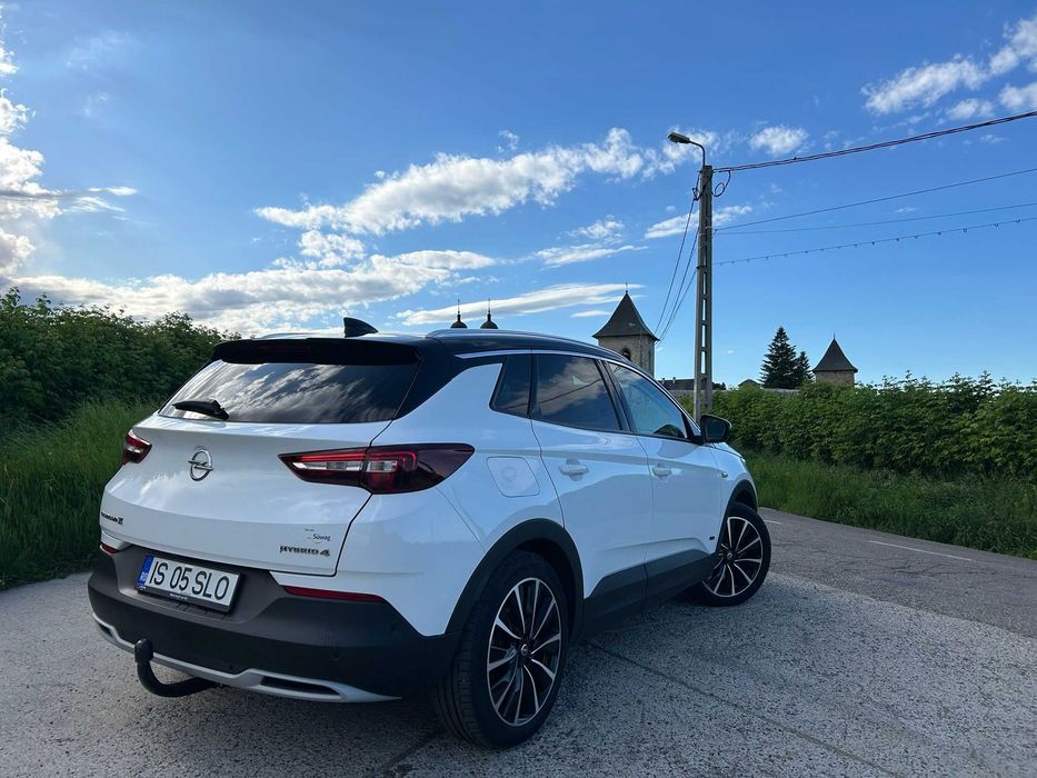 Opel GrandlandX Plug-in-Hybrid4 ,4X4,1.6, 300 cp,pret 16.750 euro- factura cu TVA deductibil