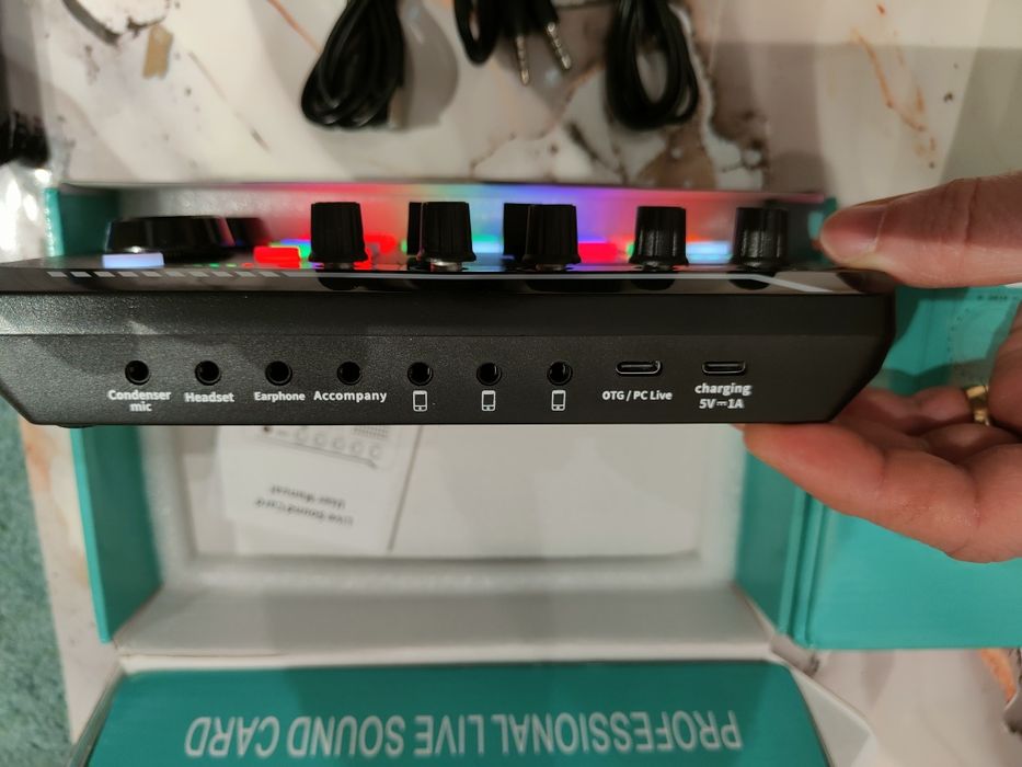 Placa de sunet externa cu efecte de sunet