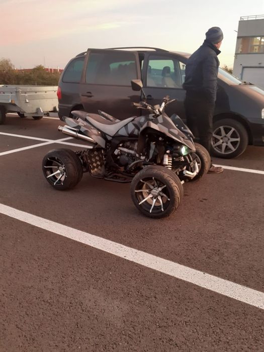 Vând atv de  strada