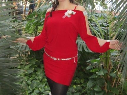 Продам красное  платье