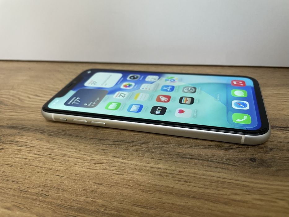 iPhone 11  на 64Gb