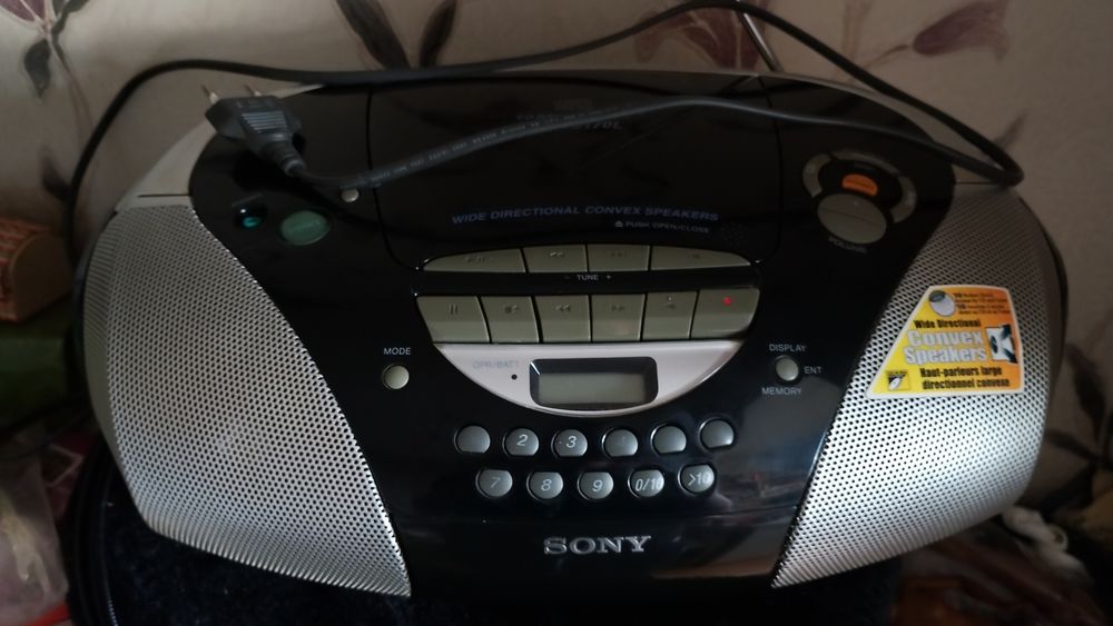 Магнитола Sony работает