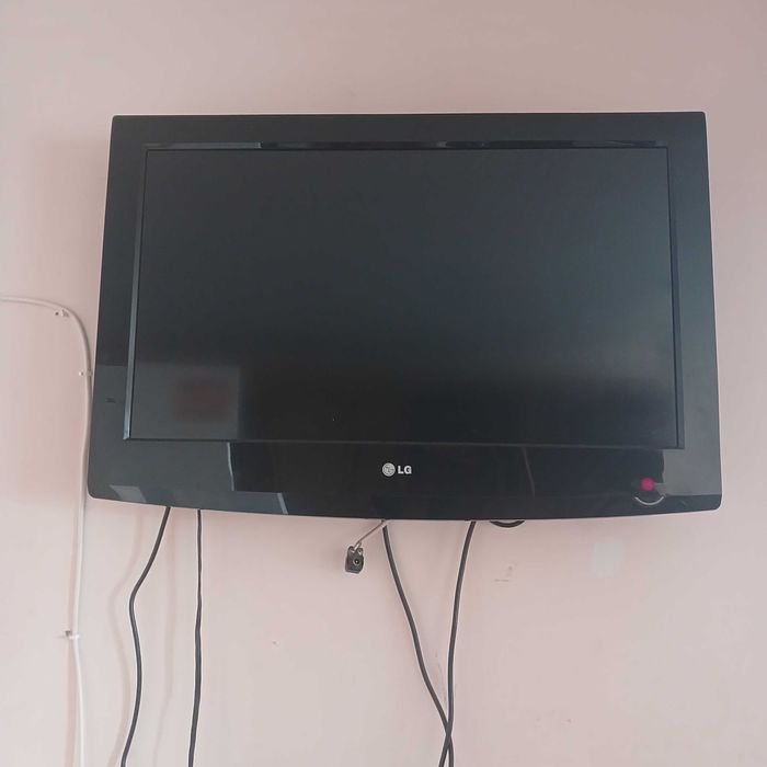 Телевизор LG в хорошем состоянии