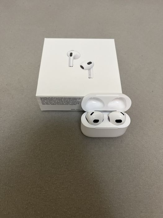Apple AirPods pro 3 with Magsafe Charging Case