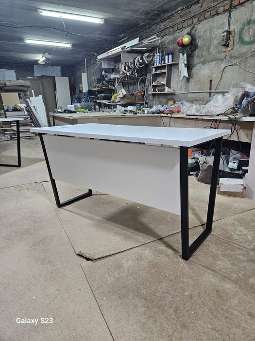 Письменный стол с тумбой