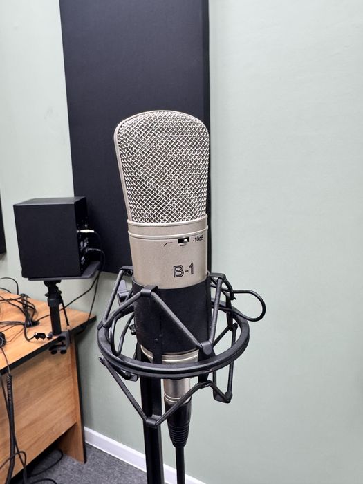 Студийный микфрофон Behringer B1