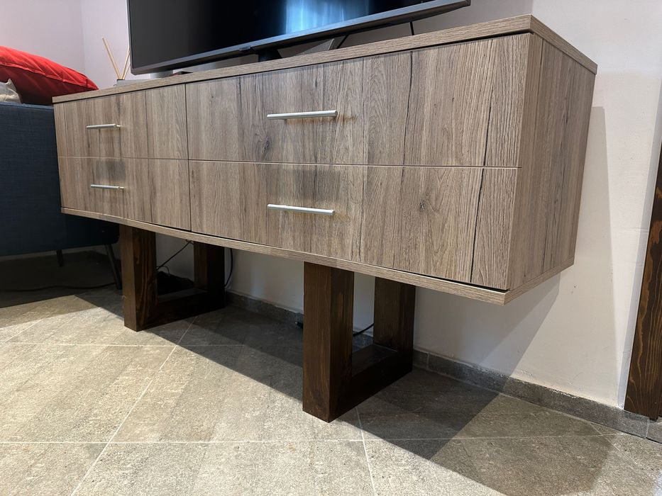 Дизайнерски ТВ шкаф, изработен по поръчка