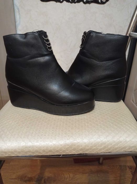 Продам женскую обувь