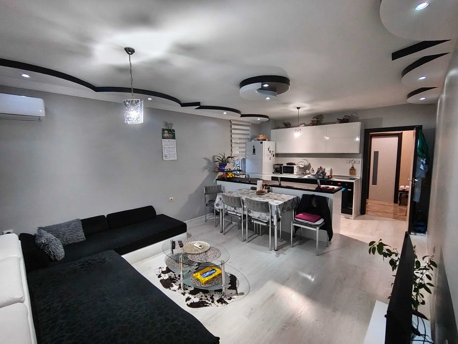 Продава се Двустаен апартамент в Търговище, Център - 60 кв.м за 1692 €/кв.м - Снимка #3