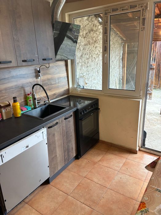 Продавам Готова Реновирана Къща за Живеене