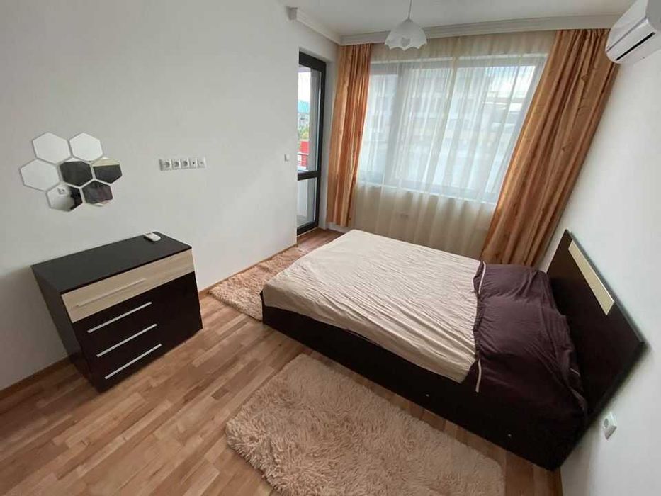 Тристаен Апартамент в Смирненски