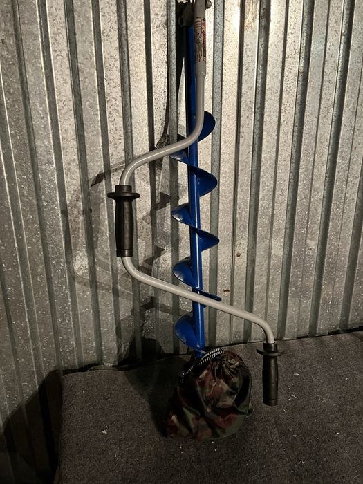 Продаётся ледобур.