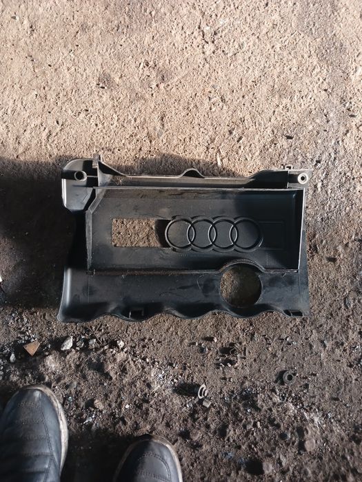 Крышка двигателя Ауди