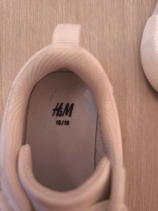 Бели обувки HM номер 18/19