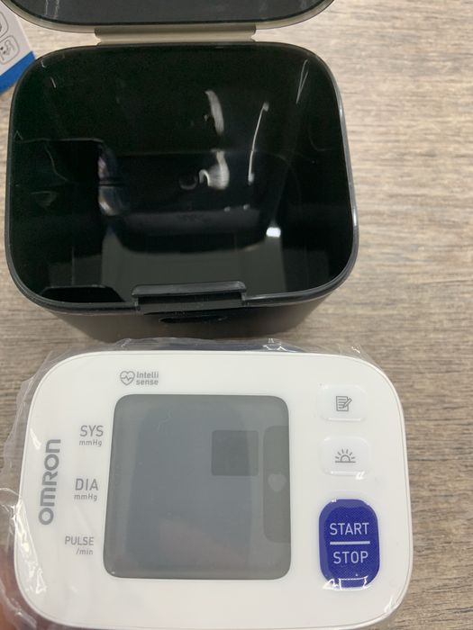 Tensiometru Omron RS4 pentru incheietura mainii