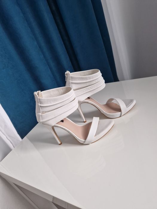 ZARA, sandale elegante, albe, 37