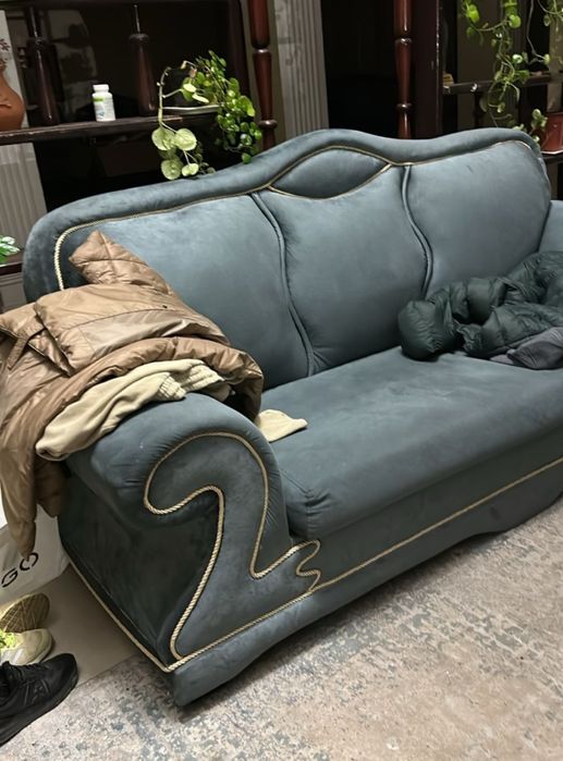 Шикарный диван для зала